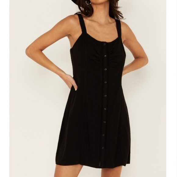 Gilli Dresses & Skirts - Gilli black skater dress size M